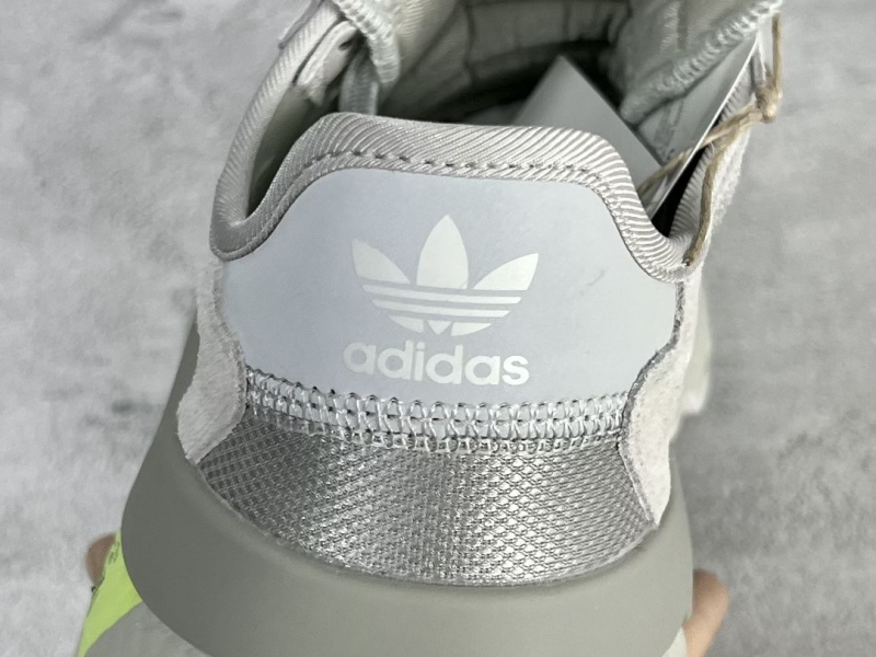 Adidas Sneakers